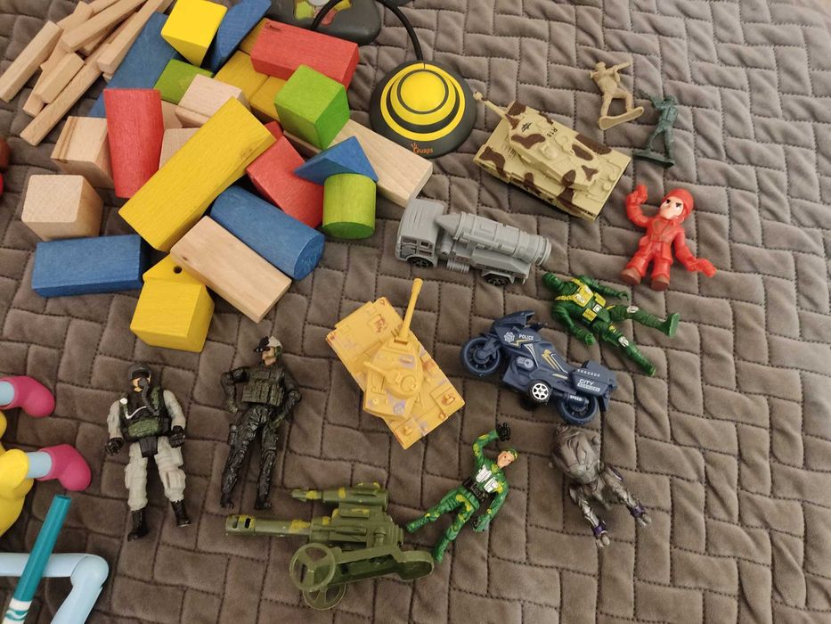 Большой набор игрушек: Солдатики, Машинки, Творчество