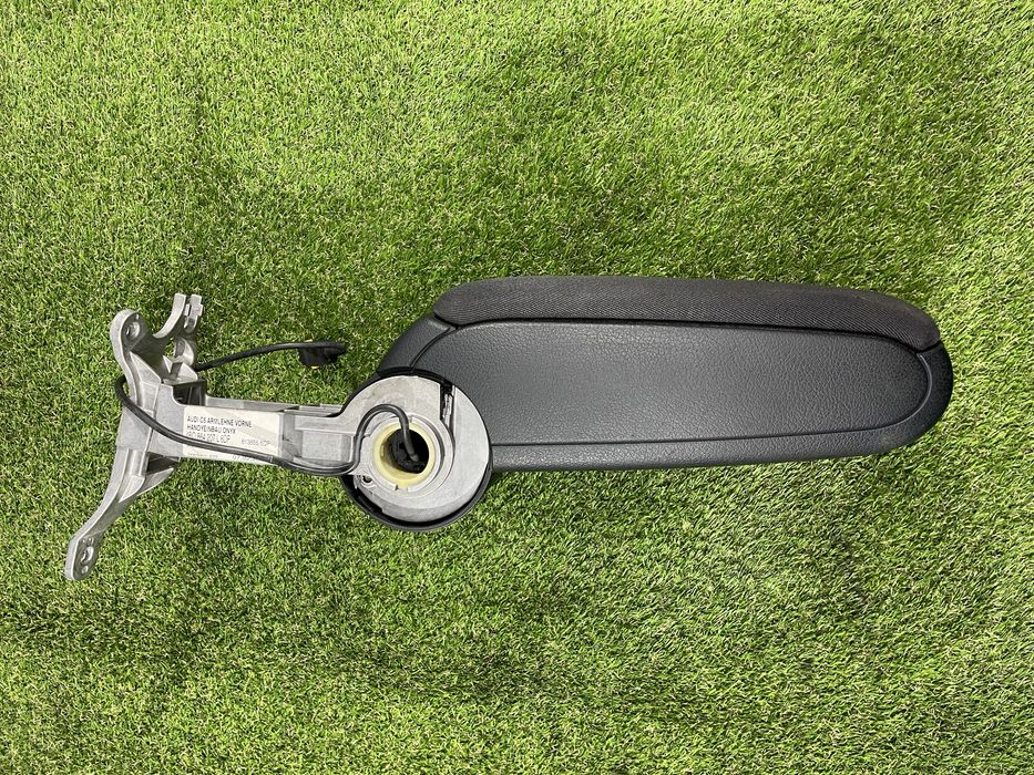 Підлокітник Audi A6C5 під телефон 4BO864245