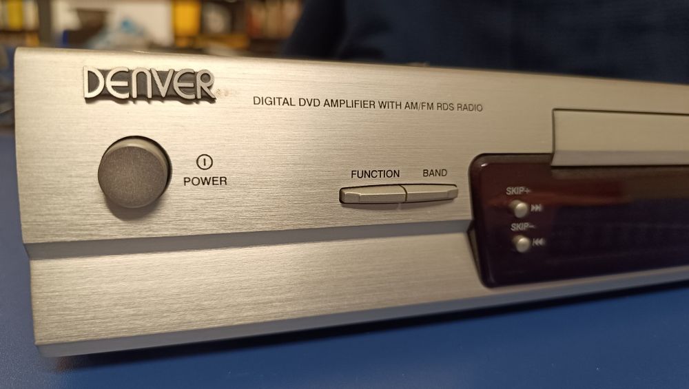 Amplificador DVD Tuner RDS Denver DRE-1000