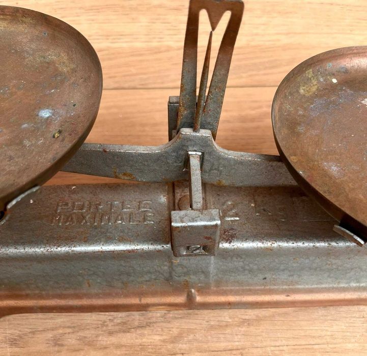 Balança de mesa antiga
