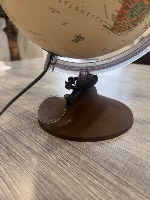 Globo lâmpada decorativo com lupa