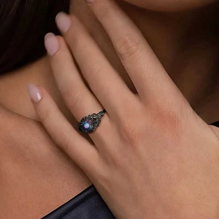 Готическое кольцо с черным камнем