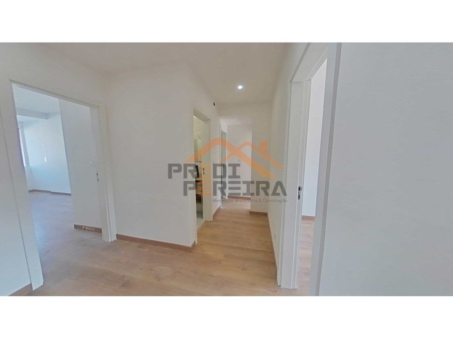 Apartamento T3 totalmente remodelado - Santo António dos Cavaleiros...