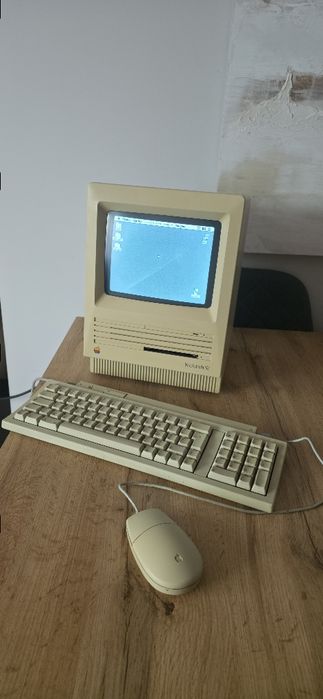 Kolekcjonerski komputer Macintosh SE – unikat retro Apple
