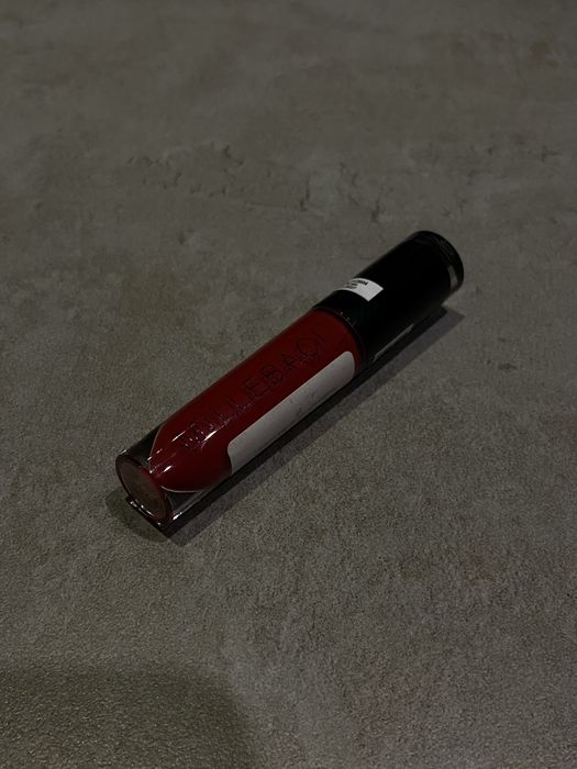 Червона помада Nouba