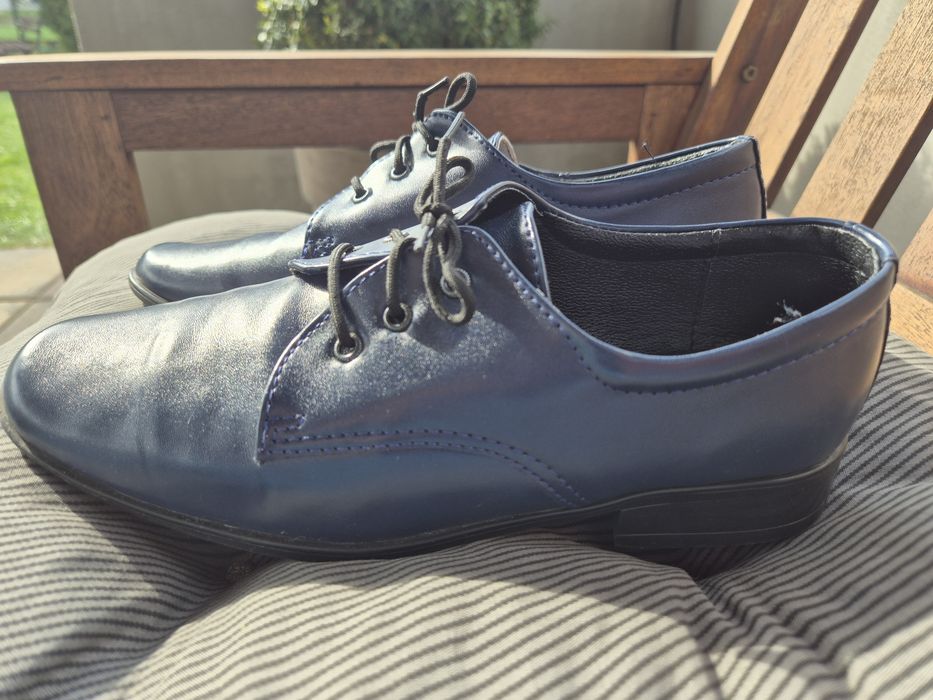 Buty  chłopięce granat ,niebieskie indygo 34 komunia