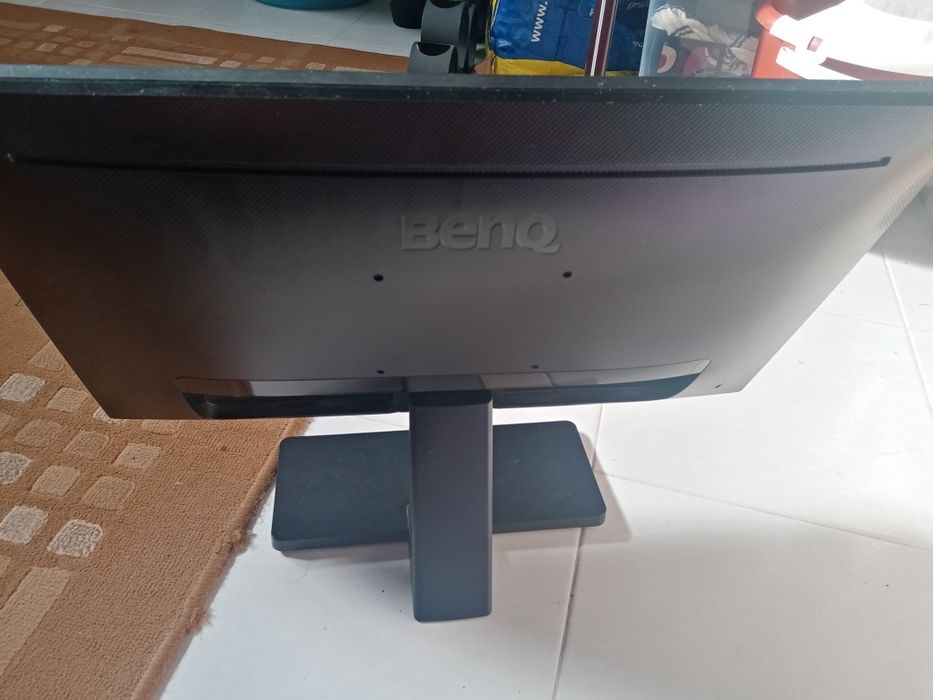 Monitor 23 polegadas. Acompanha cabo de rede e cabo de alimentação63825760163971121