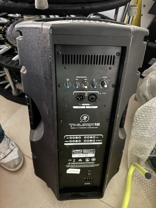 Colunas de som ginasio