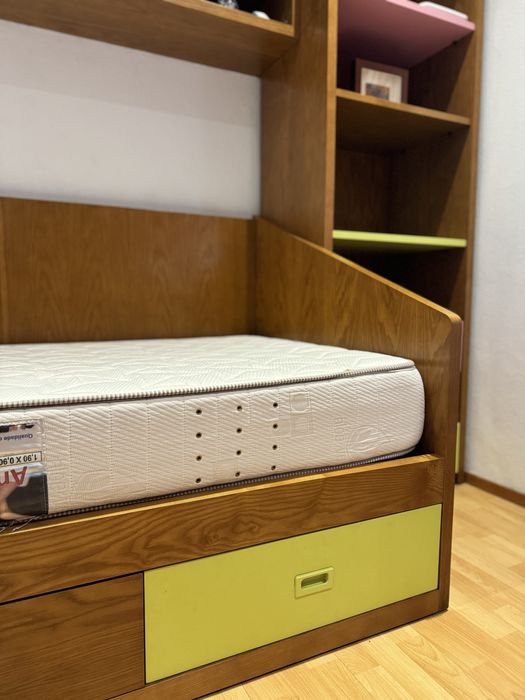 Mobília Quarto Solteiro Completa – 700€ Neg.