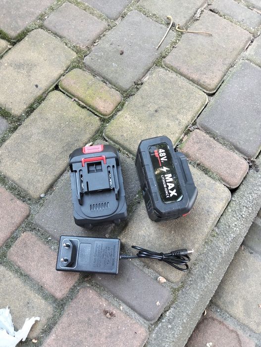 Акумуляторна батарея, зарядне