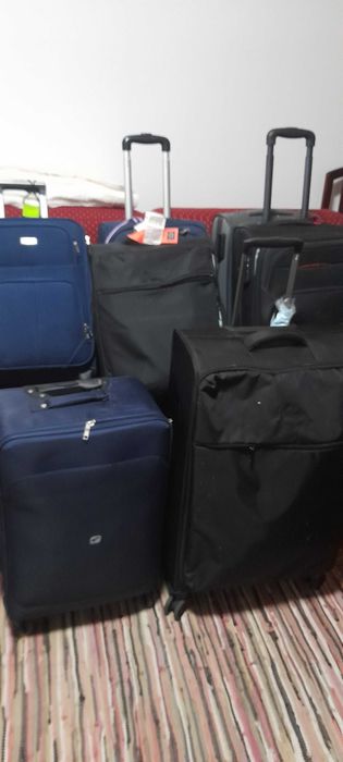 Vendo malas de viagem de 10 , e de 20 kg (segunda mao) mas em muito bom estado. Preco 40 e 60 euros.