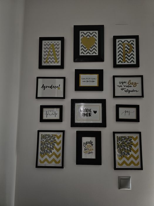 Conjunto de molduras com frases inspiradoras.