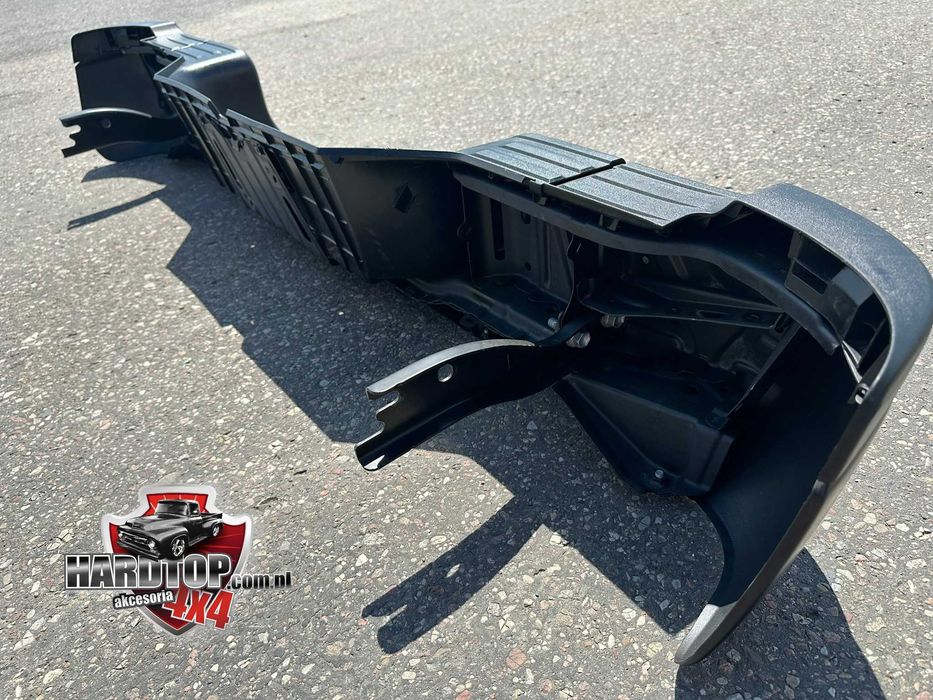 Zderzak Tył Tylny Toyota Hilux Bumper Nowy 2016+ Czarny