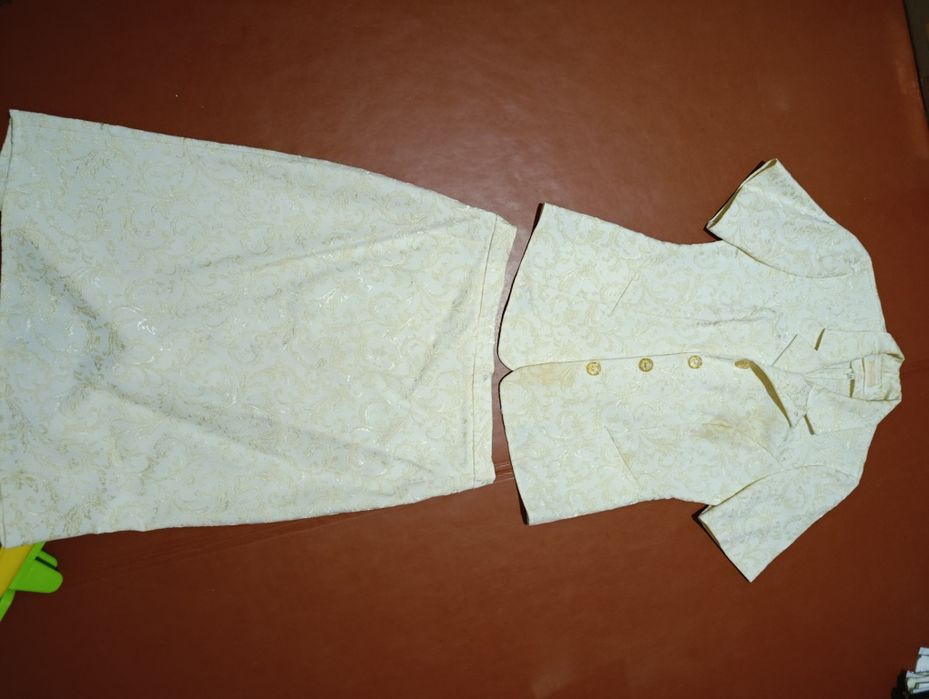 Жіночий костюм.Віддам безкоштовно, відправлю Укрпоштою.