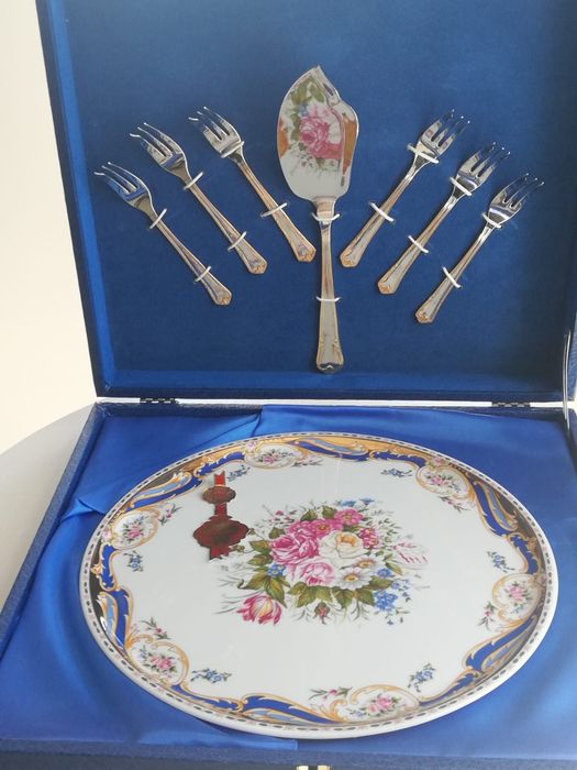 2 Conjuntos Pratos Limoges com talher de sobremesa