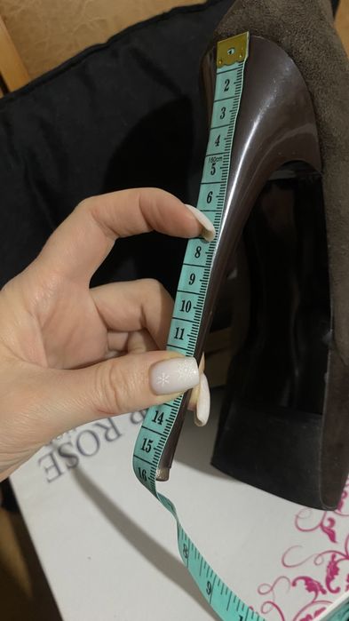 Туфлі на шпильці шоколадного кольору