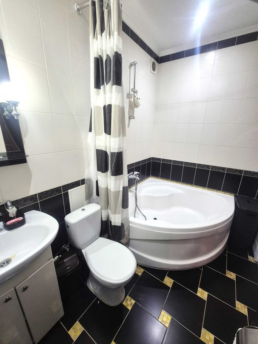 Укомплектована 3-кімнатна квартира в обжитому будинку.