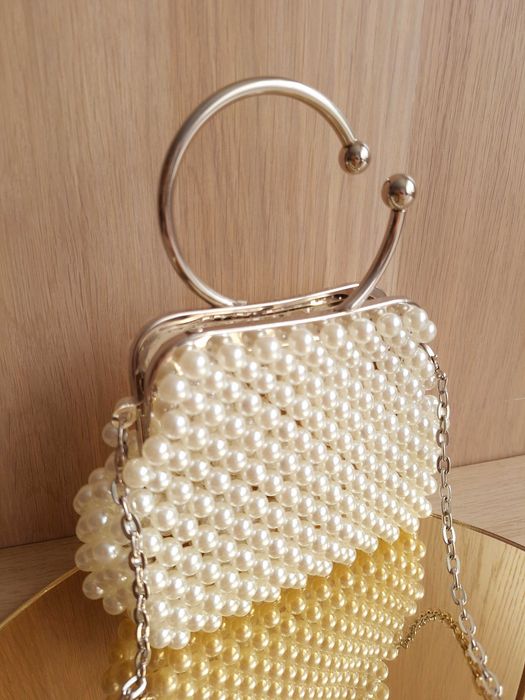 Torebka Kremowa Srebrna Perłowa Perły Z Uchytem Do Ręki Na Ramię