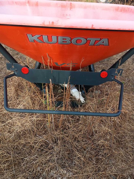 Distribuidor de adubo e semente