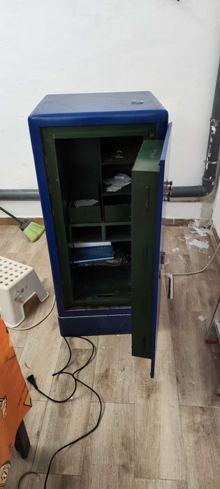 Cofre em ferro e código e chave