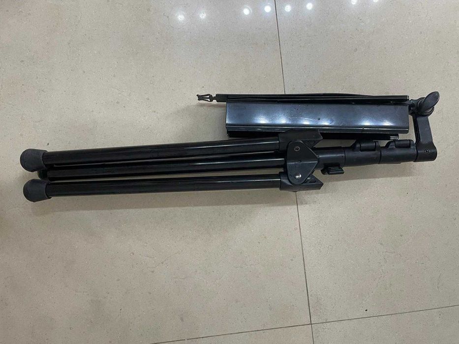 Estante de Partituras Profissional Dobrável — Prática, Robusta e Fácil de Transportar!