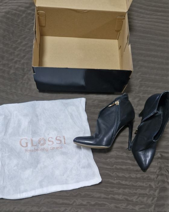 Ботільойни шкірні, італія