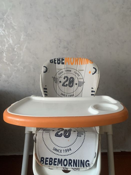 Стільчик для годування.