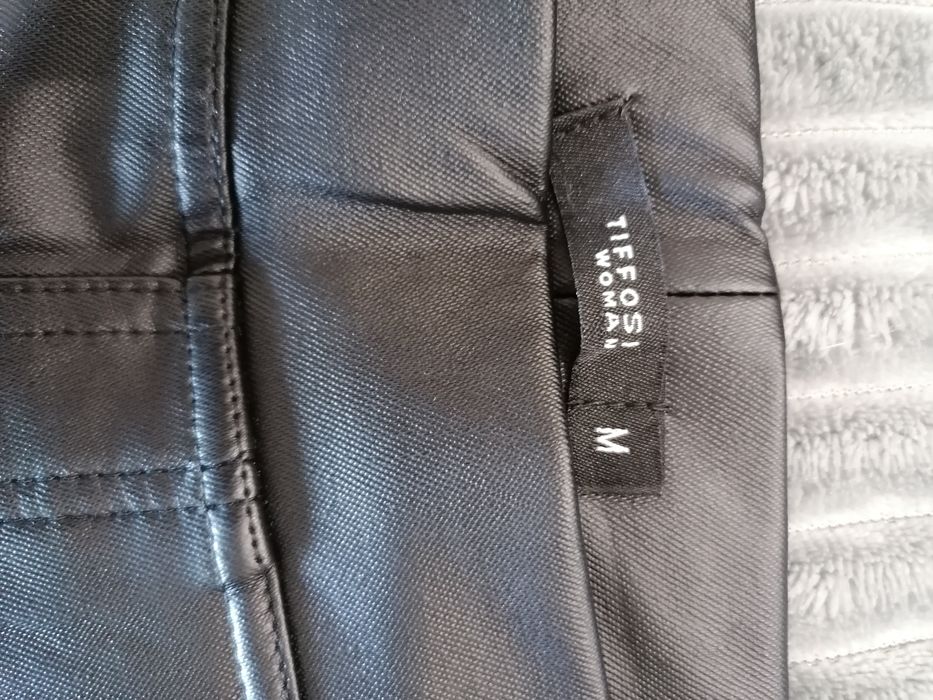 Calças imitação de pele tiffosi m