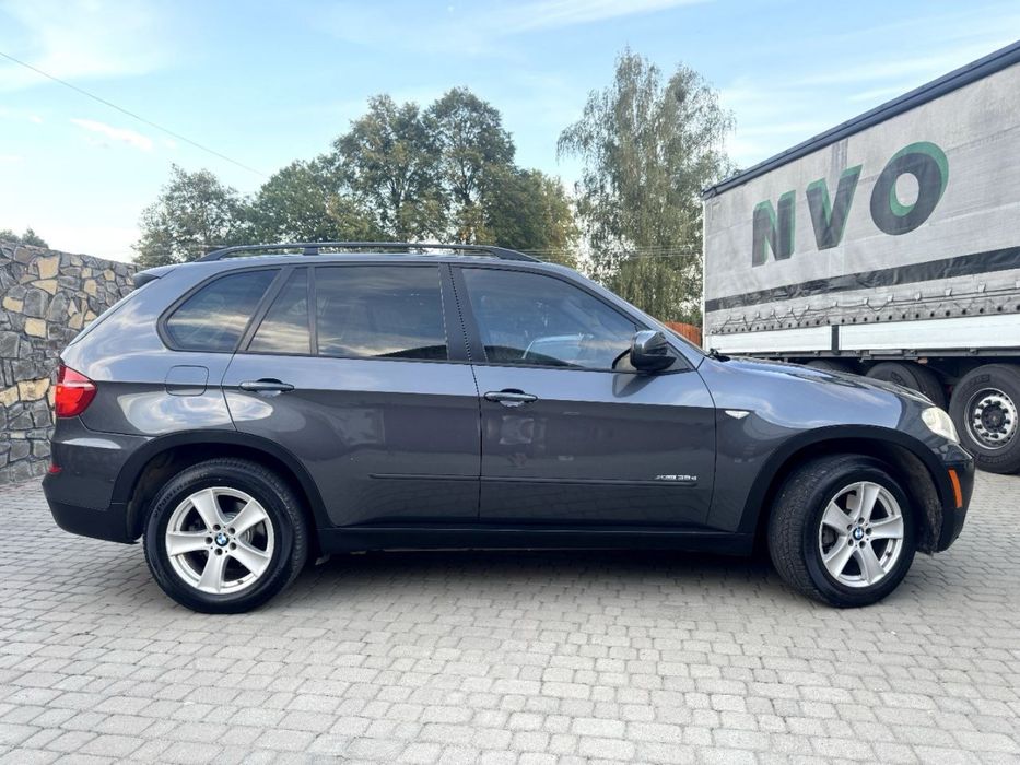 Автомобіль BMW x5 e70