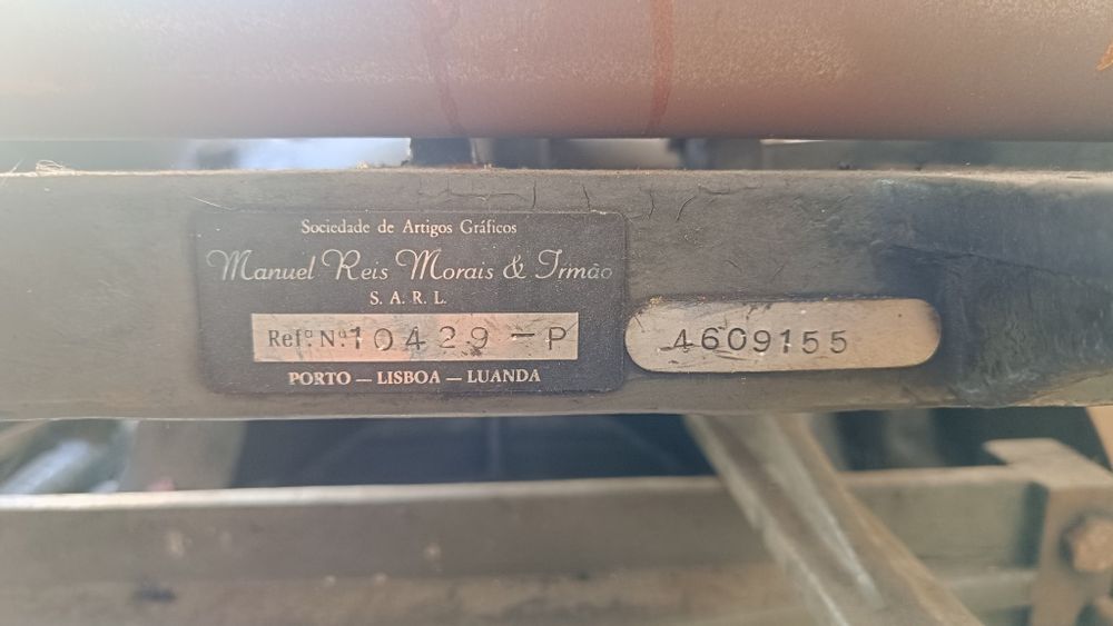 Máquina de tipografia antiga