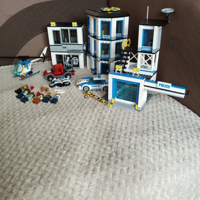 Lego 60141, Поліцейський відділок, оригінал