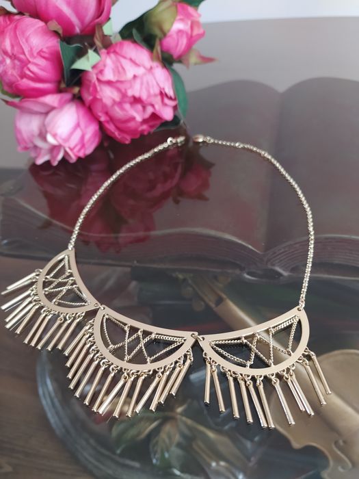 Прикраса на шию, кольє