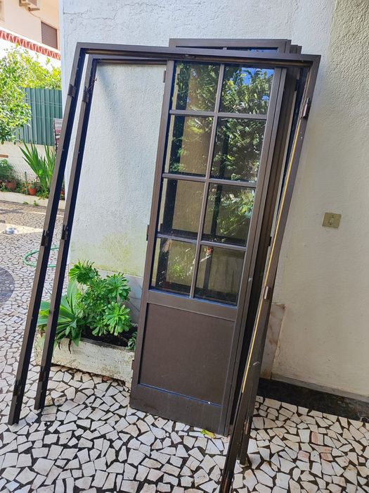 2 Janelas de sacada em bom estado