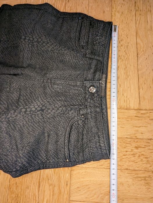 Spodnie Reserved 34 w wężowy wzór