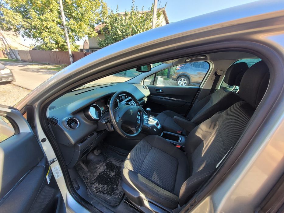 Продам пежо 5008 1.6 дизель автомат