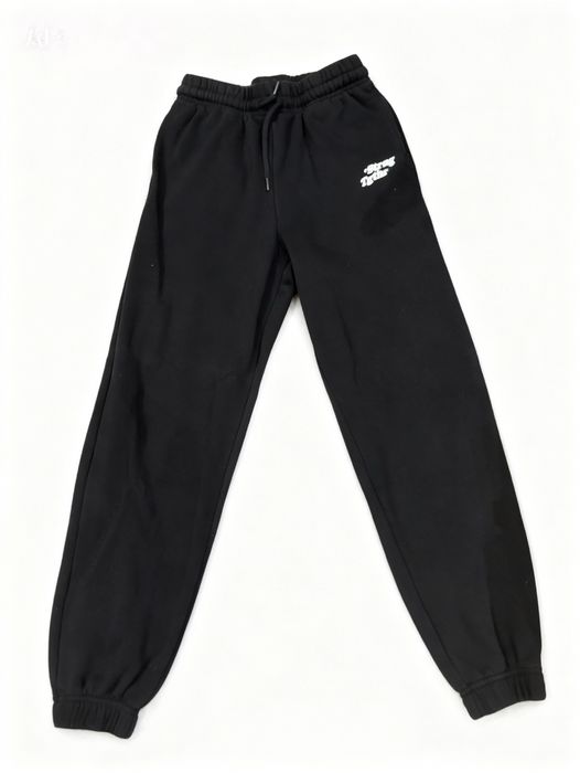 Czarne dresy damskie modne