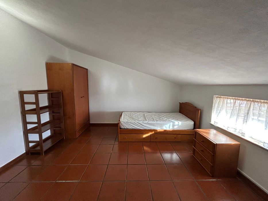 Quarto para Arrendar – Perto das Faculdades – Com recibo