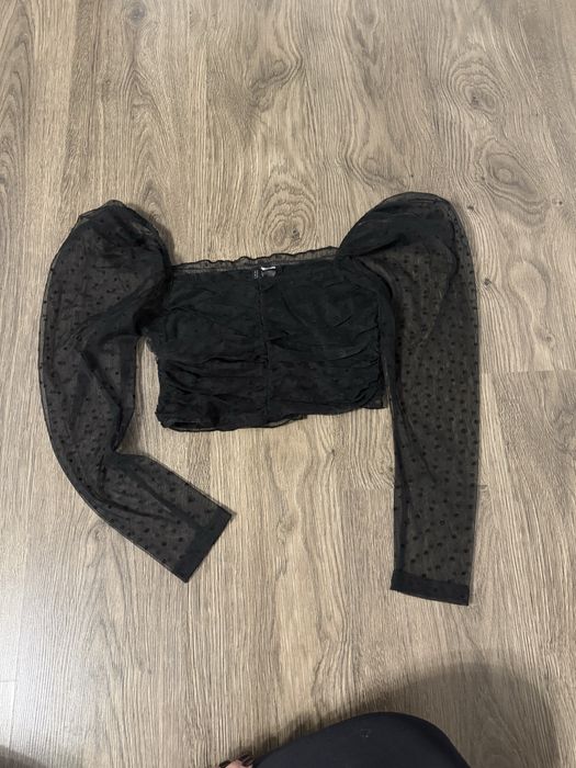 Чорний топ H&M.