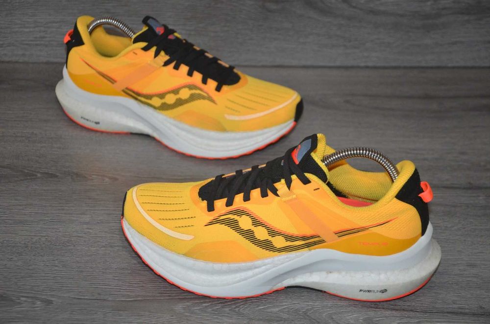 Продам кросівки Фірма  Saucony TEMPUS.