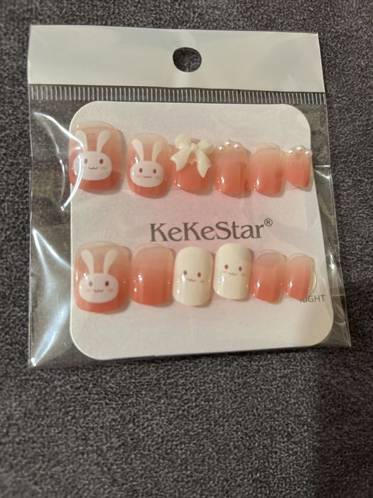 накладні нігті у корейському стилі y2k