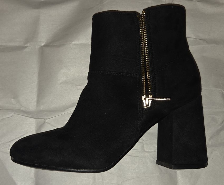 Botki czarne zamszowe w rozmiarze 37