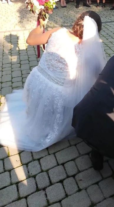 Piękna suknia ślubna rozm. 40