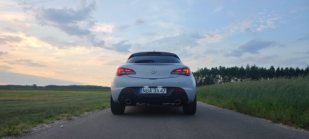 Opel Astra J GTC 2.0CDTI