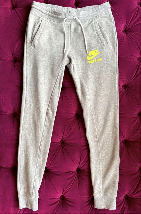 Szare ciepłe dresy slim fit Nike Track & Field
