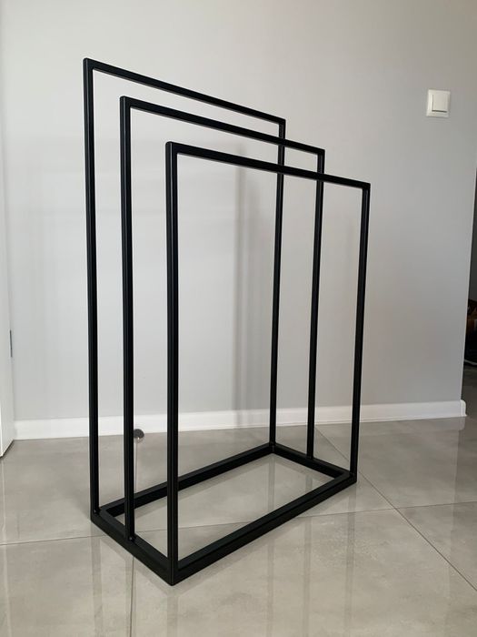 Stojak/suszarka na ręczniki.