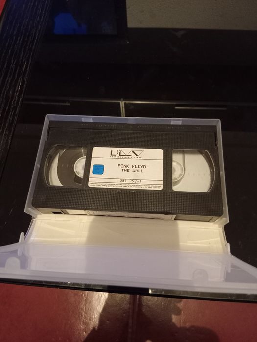 Vendo vídeo cassete dos pink floyd the wall em VHS