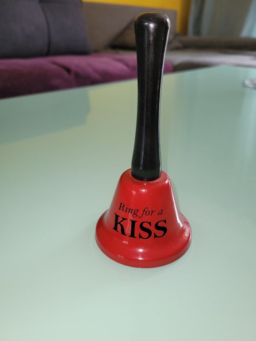 Dzwonek ręczny jak nowy