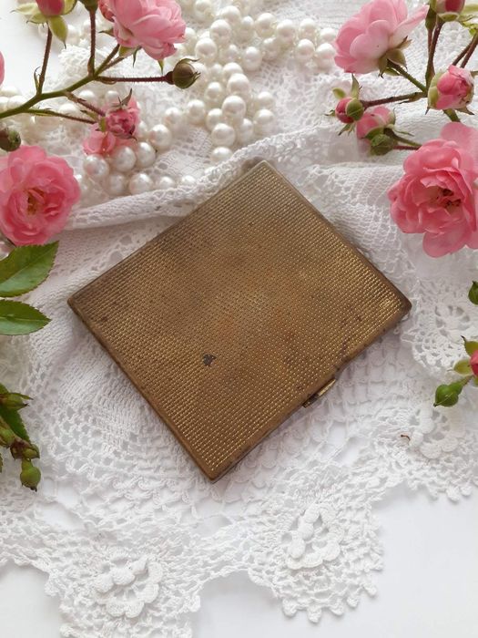 Барыня пудреница 1967 СССР Ленинградский ювелирный эмали латунь