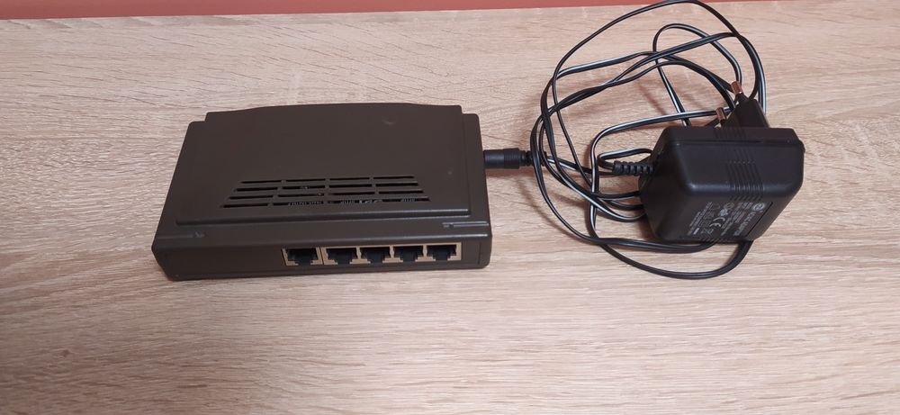 Switch TP-Link TL-SF1005D