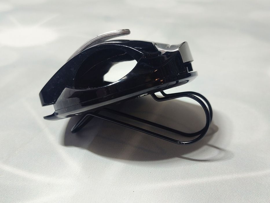Uchwyt etui na okulary do auta na lusterko
